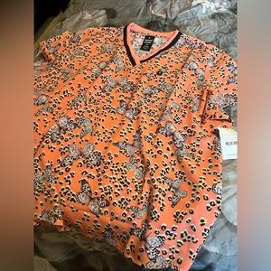 Women’s medical scrub top, 3xl, never worn, still has tags